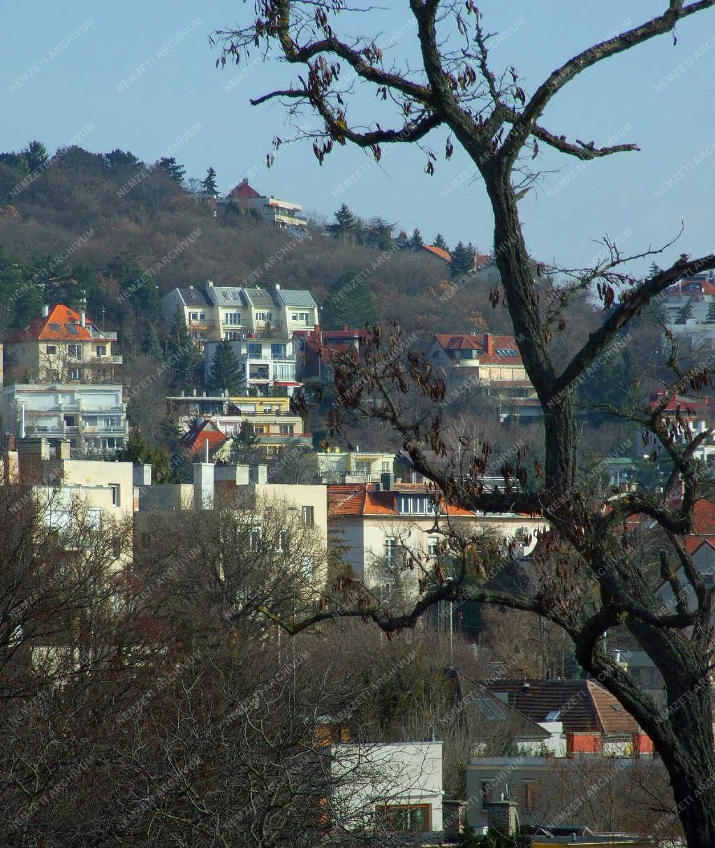 Városkép - Budapest - Lakóépületek a Nyéki-hegy oldalában