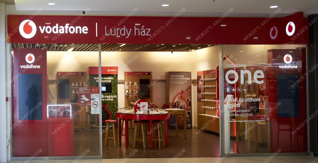 Kereskedelem - Szolgáltatás - Budapest - Lurdy Ház