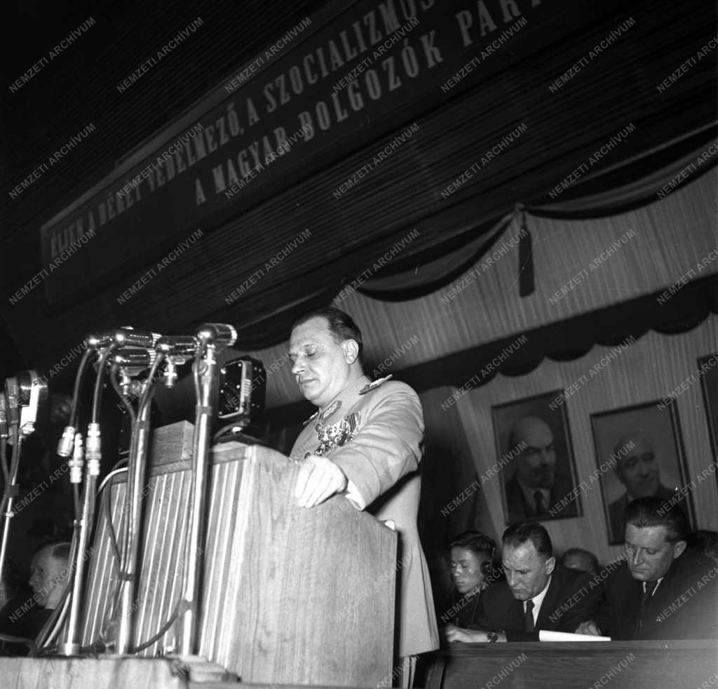 Belpolitika - Az MDP II. kongresszusa