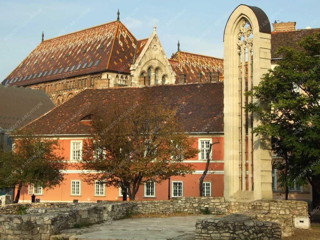 Budapest - Városkép - Budai Vár - Mária Magdolna templom 