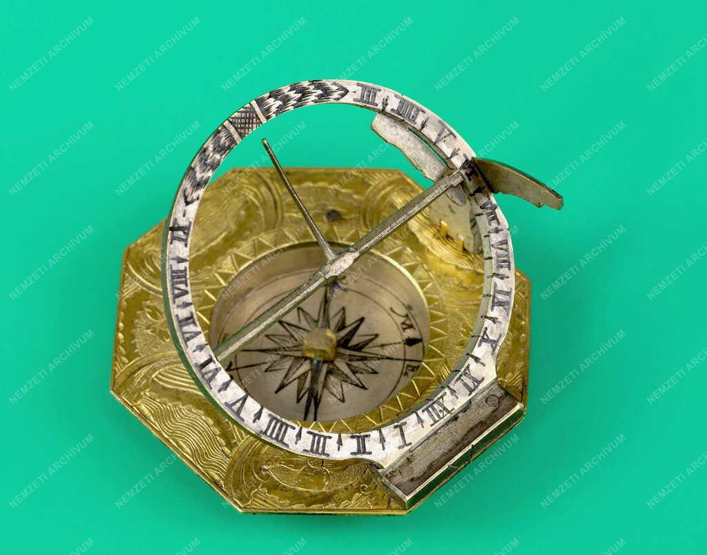 Tárgyfotó - Debrecen - Hordozható napóra