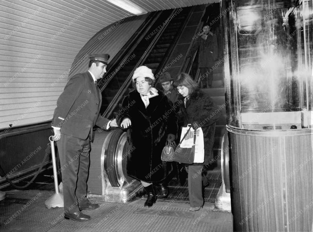 Közlekedés - A Metró új szakaszának első napja