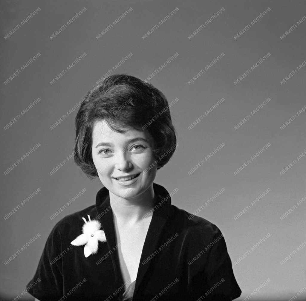 Média - Televízió - Lugossy Zsuzsa, a Magyar Televízió bemondója