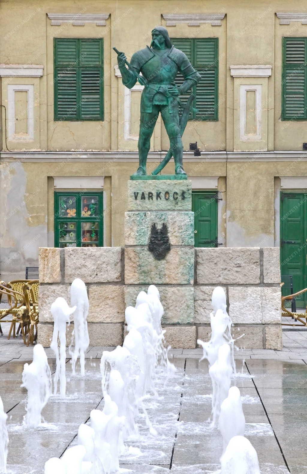Köztéri szobor - Székesfehérvár - A Varkocs-emlékmű