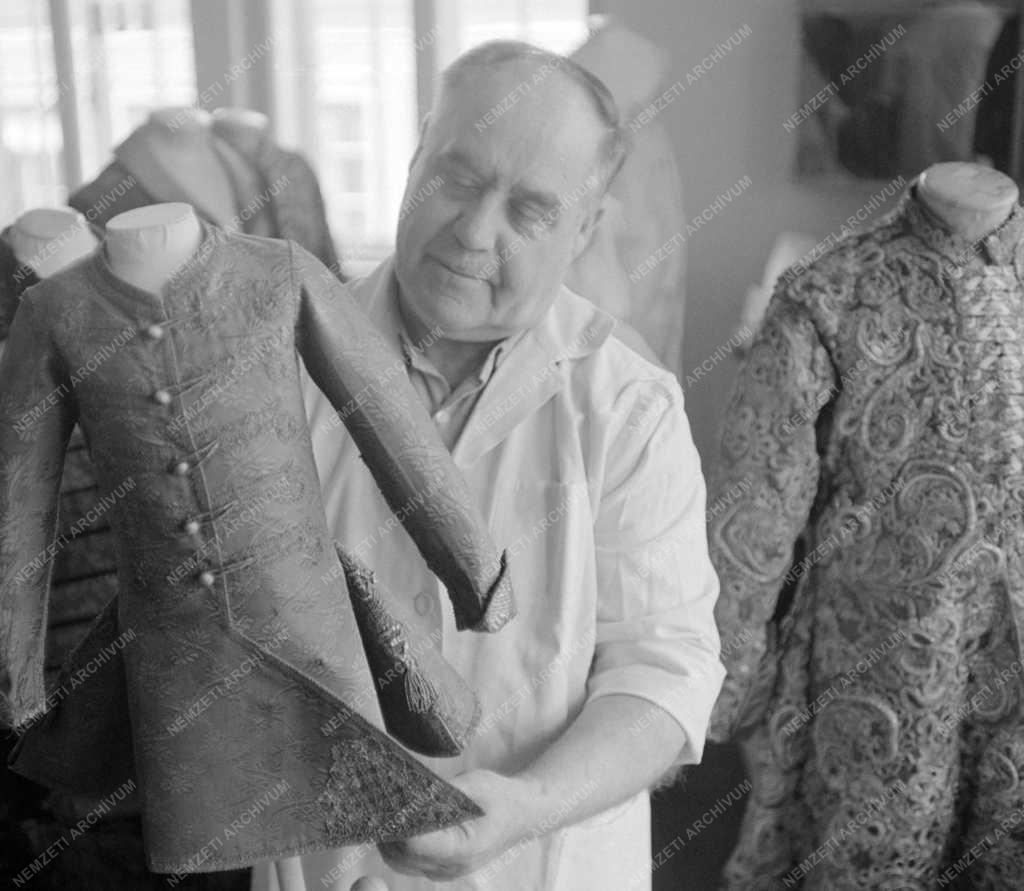 Kultúra - Múzeum - 300 év divatja címmel divattörténeti kiállítás nyílt