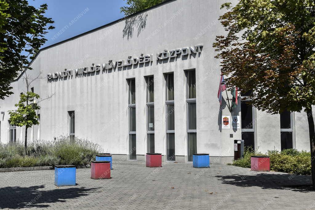 Kultúra - RaM-Radnóti Miklós Művelődési Központ Angyalföldön