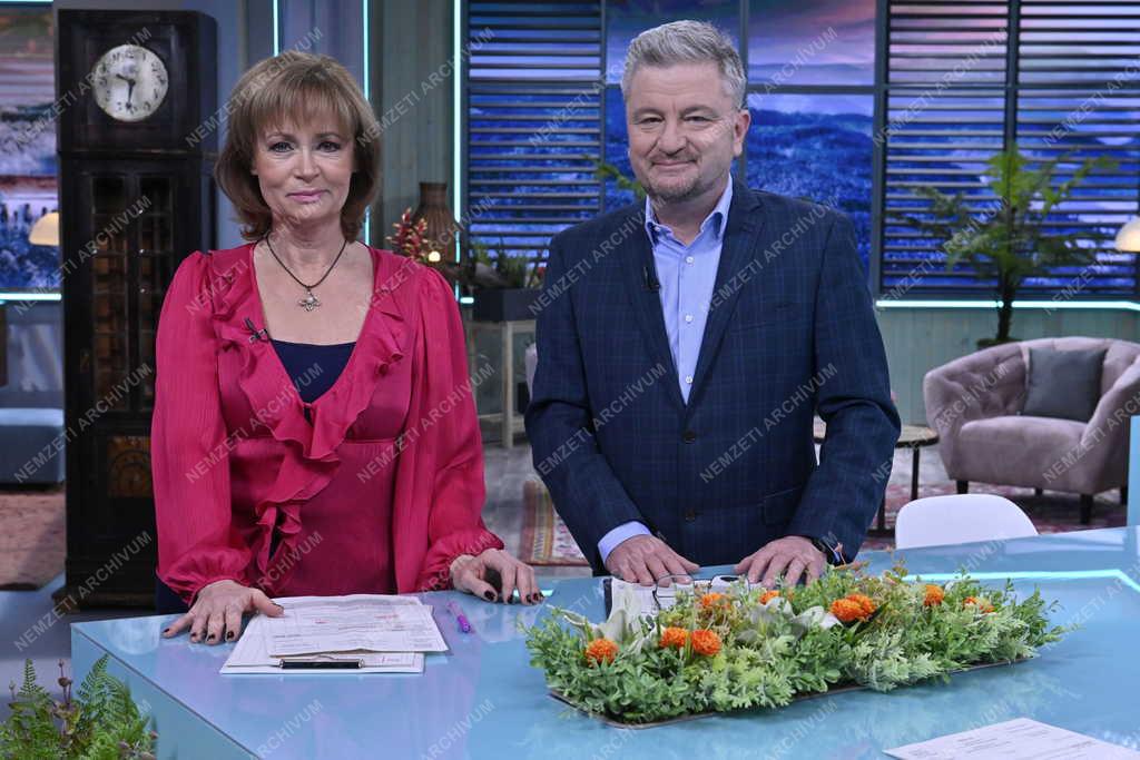 Kultúra - Televízió - Almárium című szolgáltató műsor