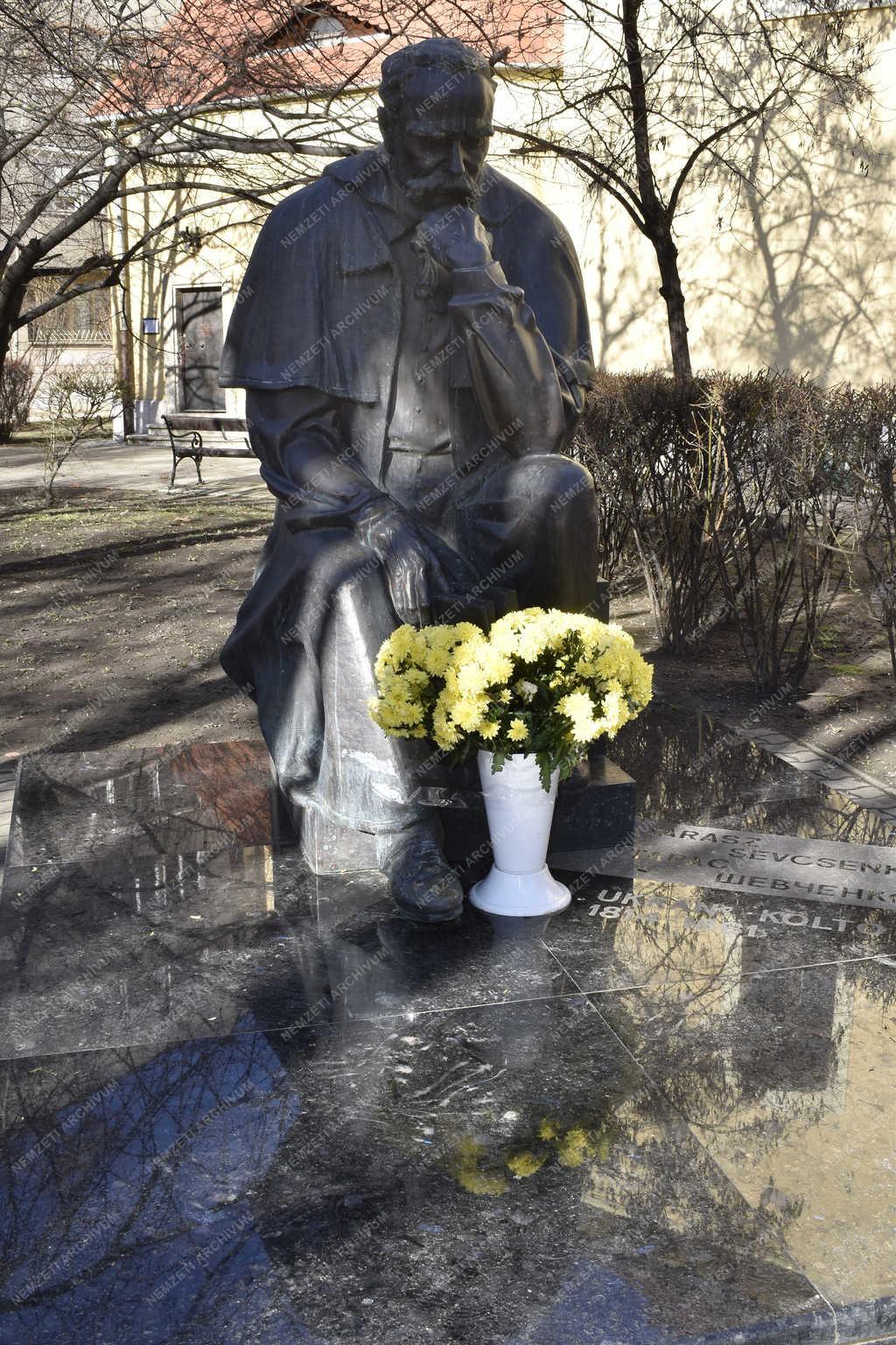 Köztéri szobor - Budapest - Tarasz Sevcsenko ukrán költő
