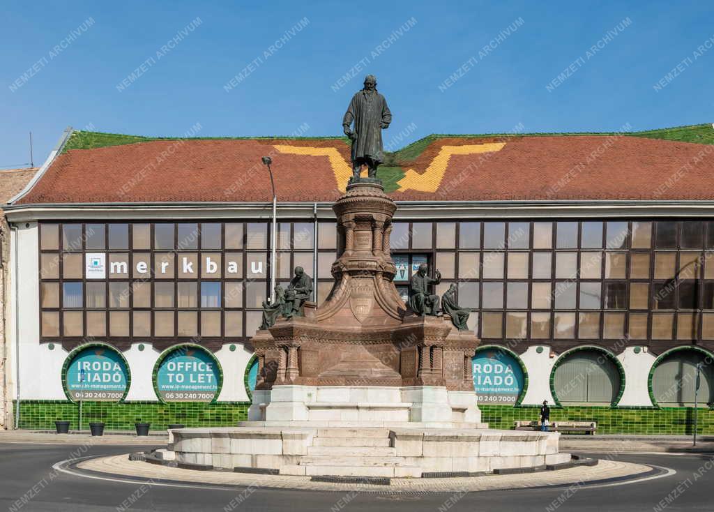 Városkép - Pécs - Zsolnay Vilmos szobra