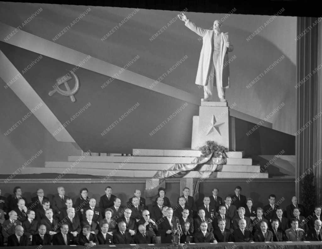 Ünnepség - A nagy októberi szocialista forradalom 47. évfordulója