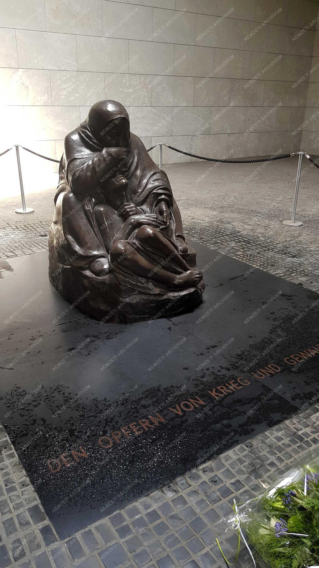 Emlékmű  - Berlin - A háború és zsarnokság áldozatainak nemzeti emlékműve