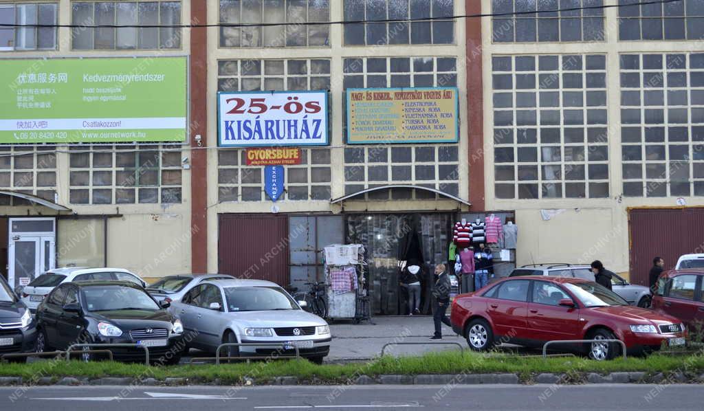 Kereskedelem - Budapest - Kínai áruház a Kőbányai úton