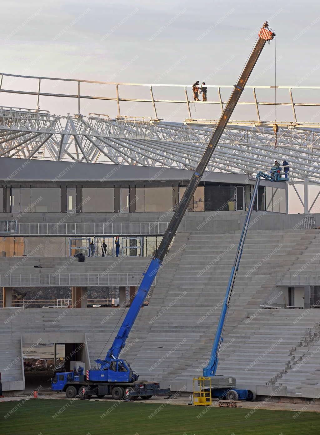 Építőipar - Debrecen - Épül az új stadion