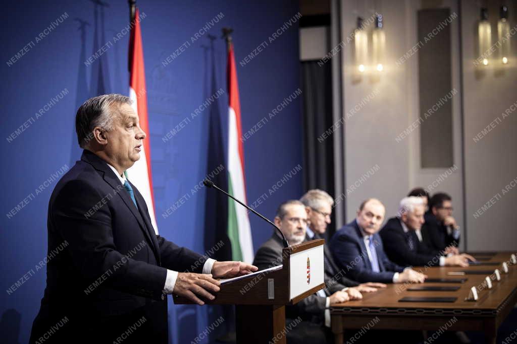 Aláírták a bérmegállapodást a Karmelita kolostorban