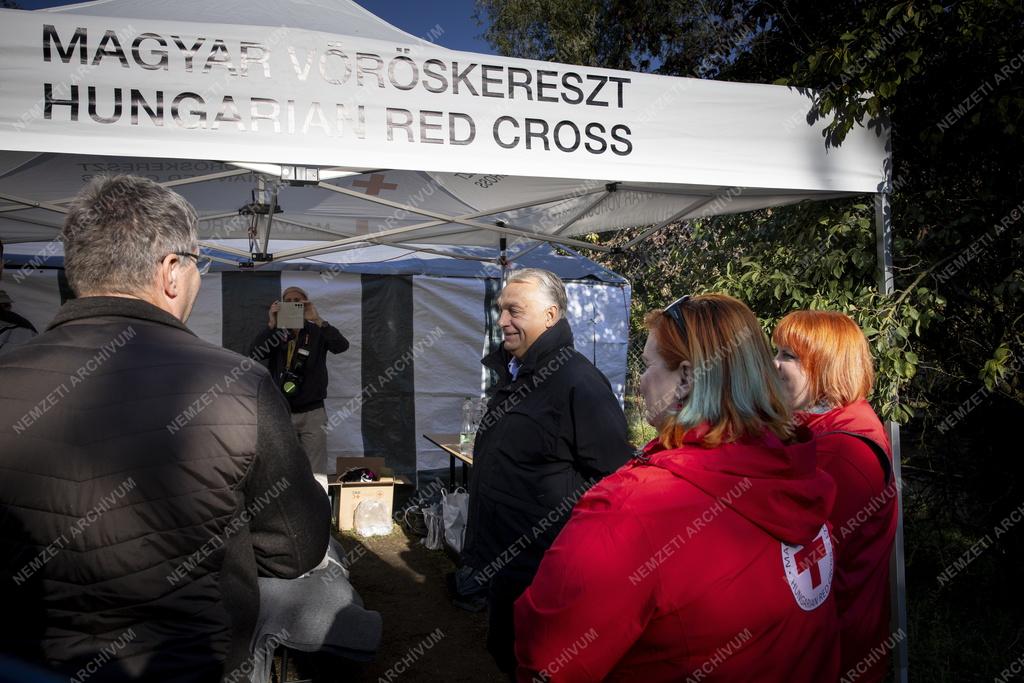 Árvíz - A Duna főváros alatti szakaszán folytatta az árvízvédelmi munka ellenőrzését Orbán Viktor