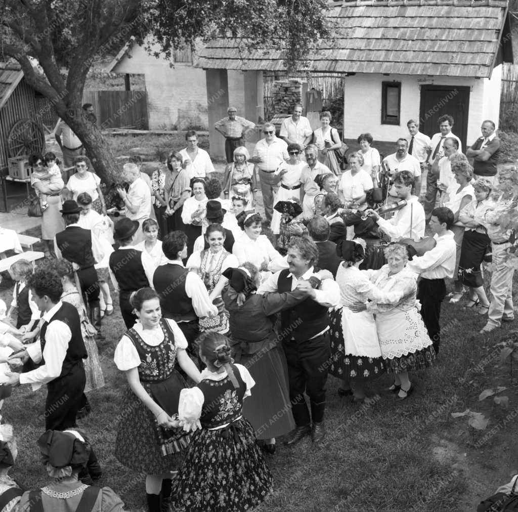 Idegenforgalom - Buzsáki lakodalmas