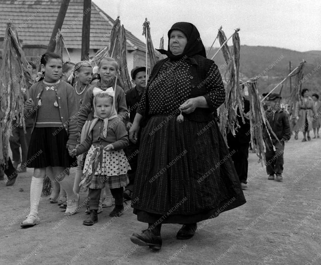 Ünnep - Felvonulás - Május 1.