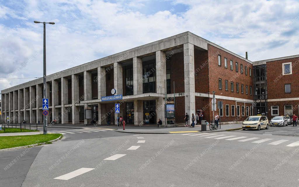 Vasúti közlekedés - Debrecen - Vasútállomás