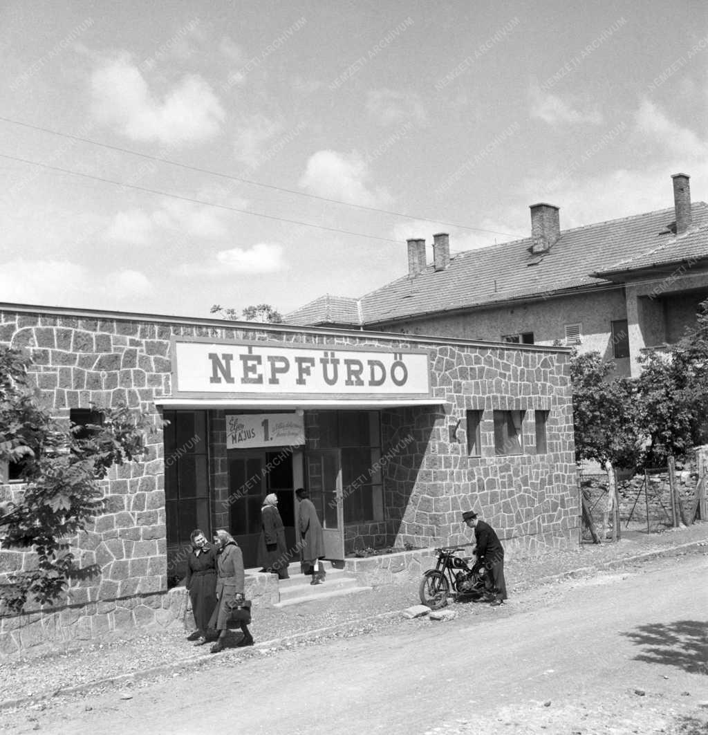 Szabadidő - Népfürdő