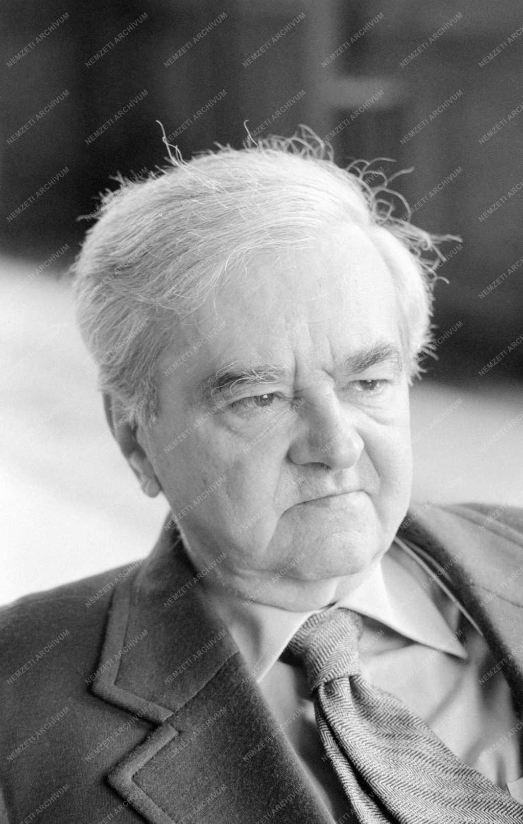 Kultúra - Weöres Sándor költő kitüntetése