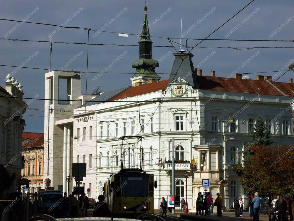 Középület - A miskolci Városháza 