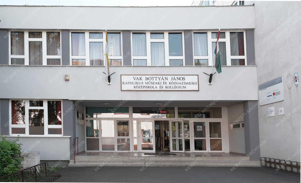 Oktatás - Gyöngyös - Vak Bottyán János Katolikus Műszaki és Közgazdasági Szakgimnázium