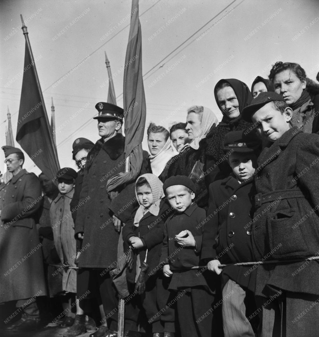 Közlekedés - A nyíregyházi állomásépület átadása 