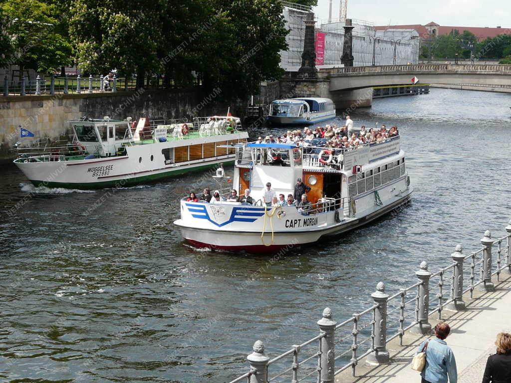 Berlin - Sétahajó a Spree folyón