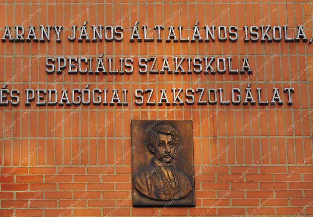 Táj, város - Csorna - Középület