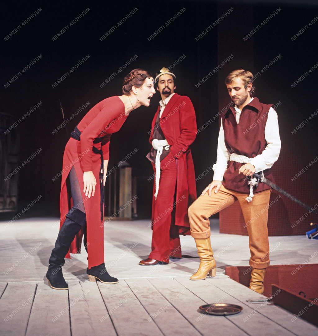 Kultúra - Színház - Dürrenmatt: János király