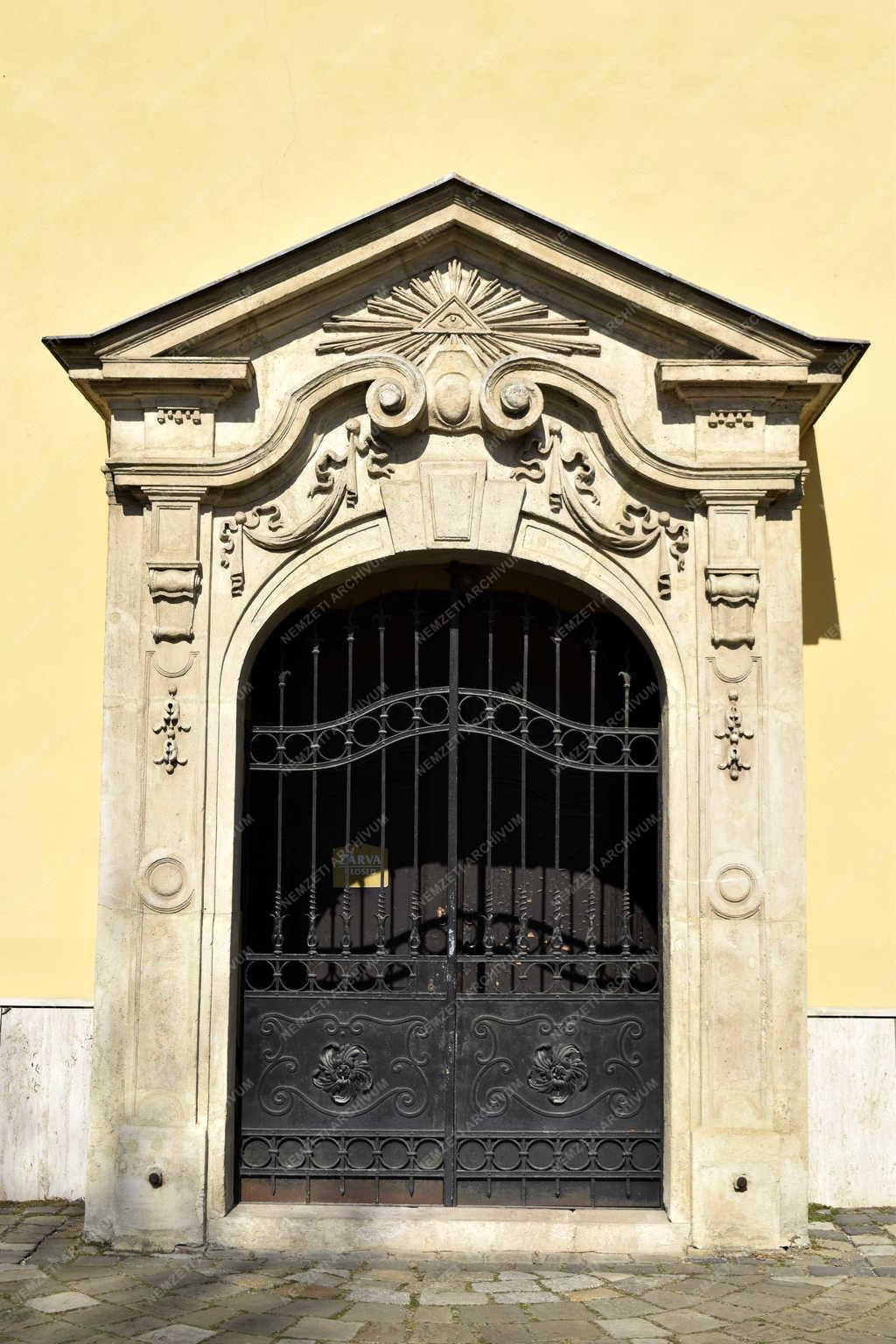 Egyház - Budapest - Szent Péter és Pál-főplébánia-templom Óbudán