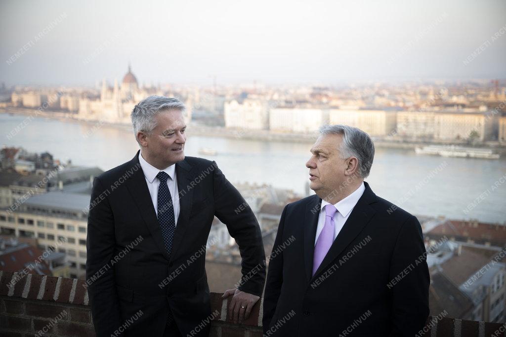 Orbán Viktor az OECD főtitkárával tárgyalt