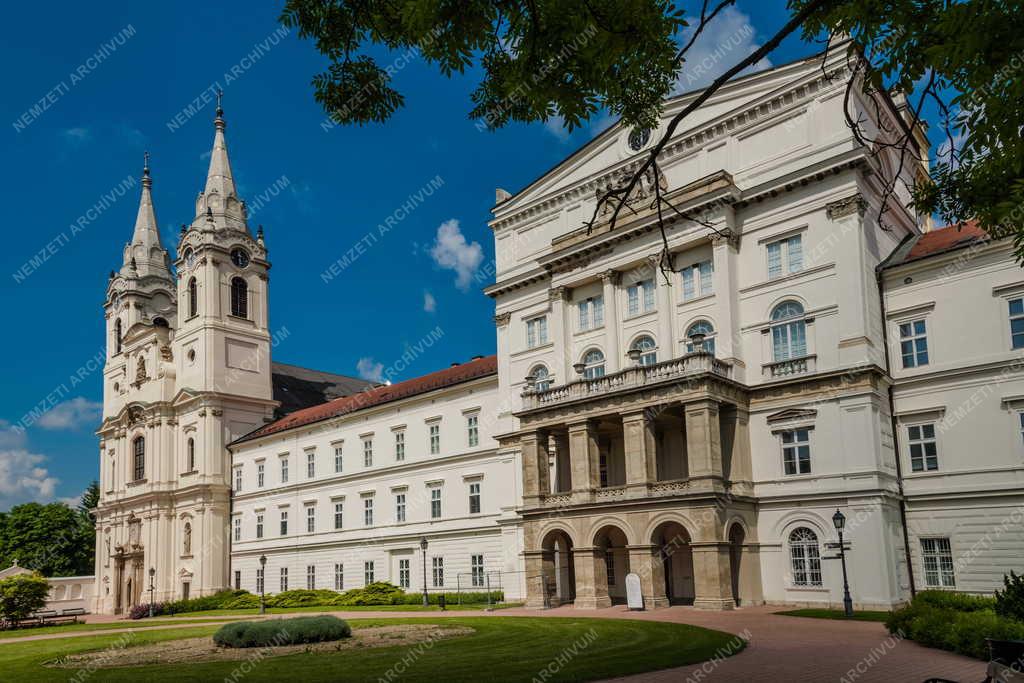 Városkép - Egyház - Zirci ciszterci apátság