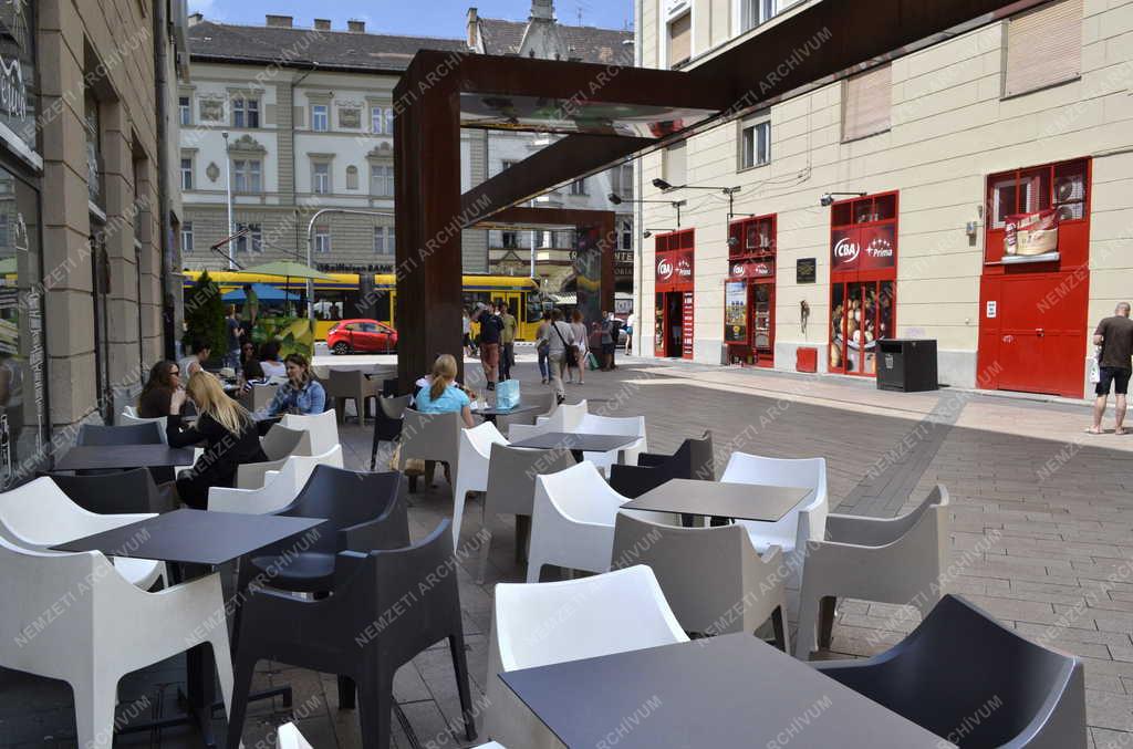 Vendéglátás - Budapest  - A Cserpes Tejivó terasza
