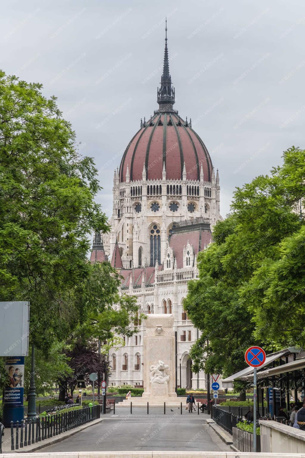 Emlékmű - Budapest - A Nemzeti Vértanúk emlékműve