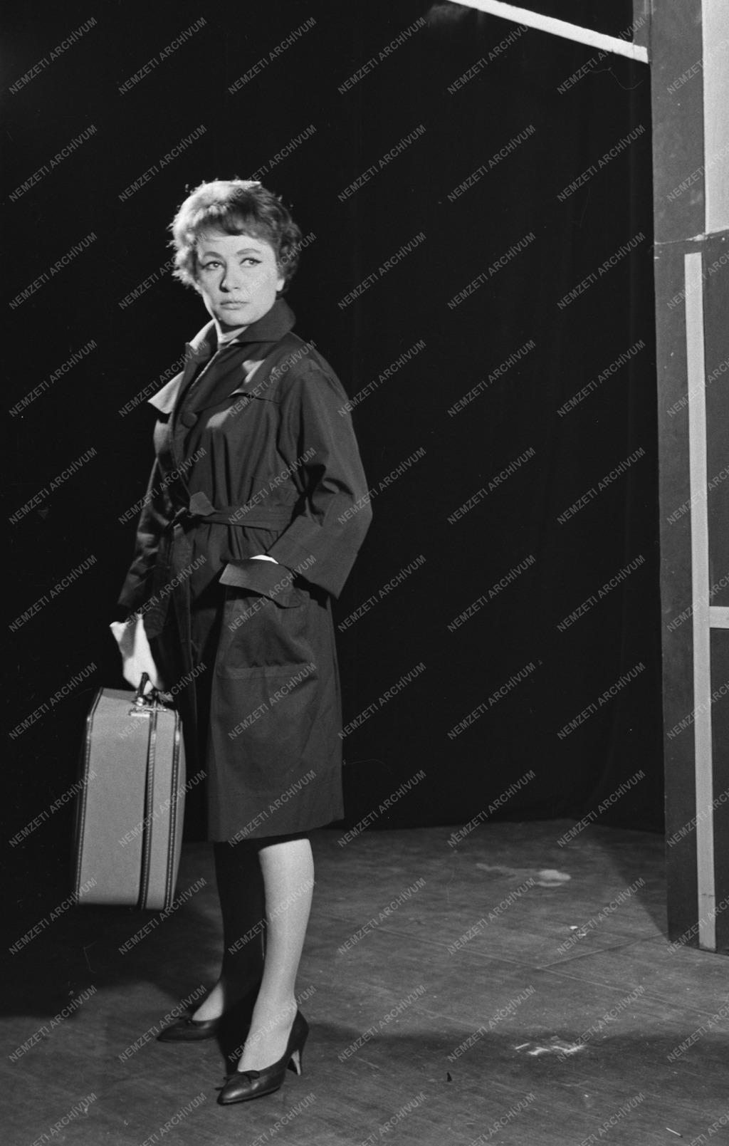 Kultúra - Színház - Barnassin Anna: Napfogyatkozás
