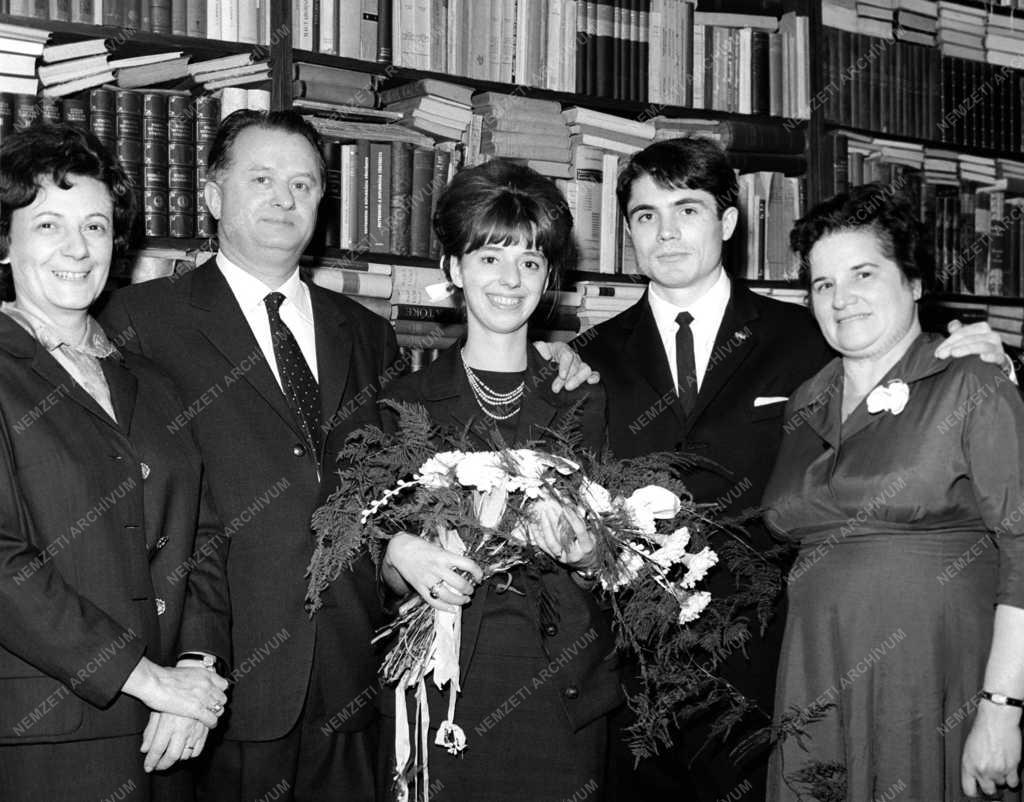 Személyek - Ortutay Gyula családja körében