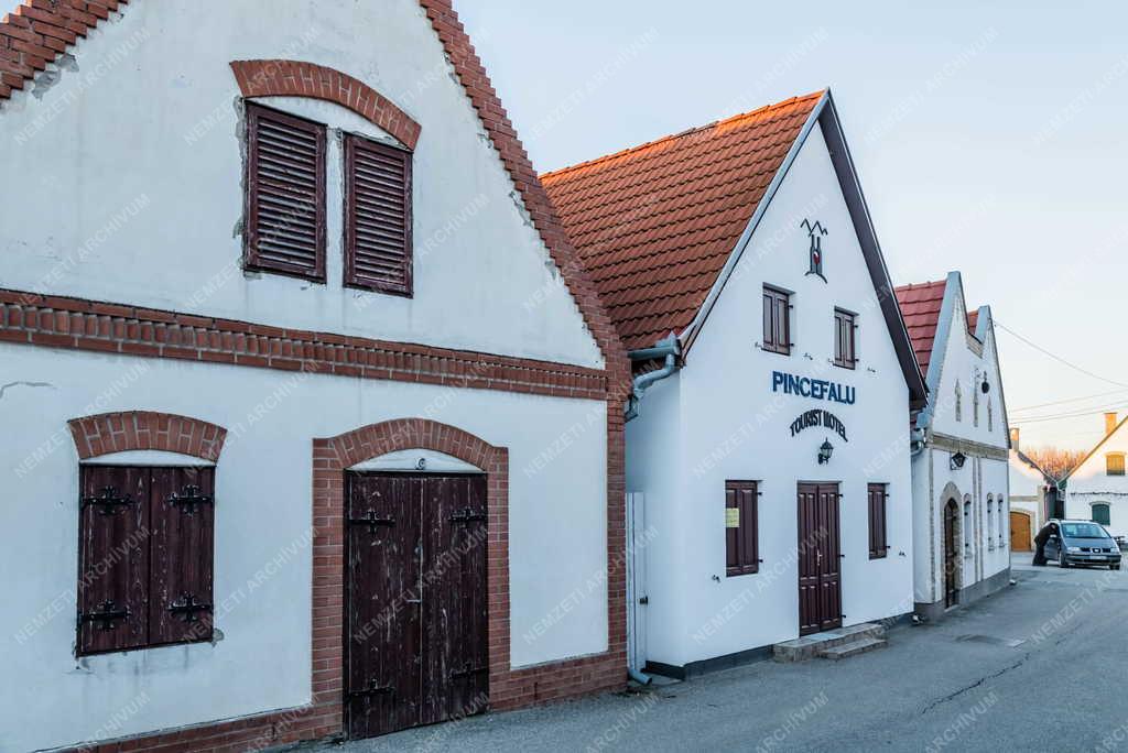 Városkép - Hajós - Pincefalu