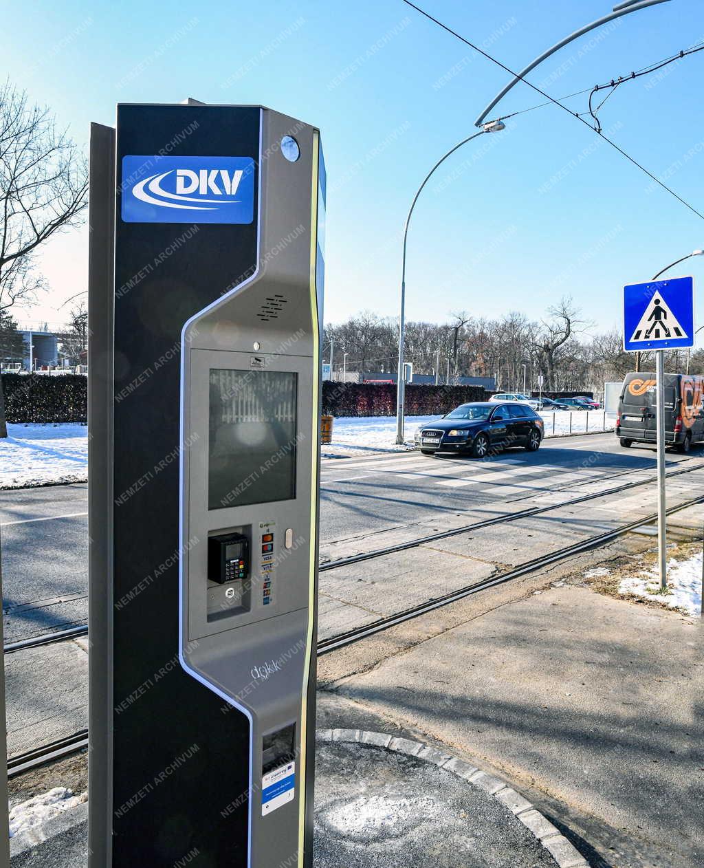Közlekedés - Okosmegállók segítik a tömegközlekedőket Debrecenben