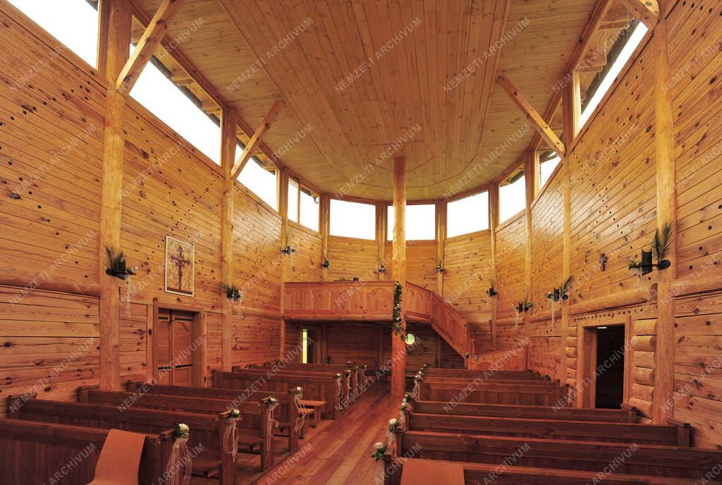 Egyházi épület - Magyarföld - Fatemplom