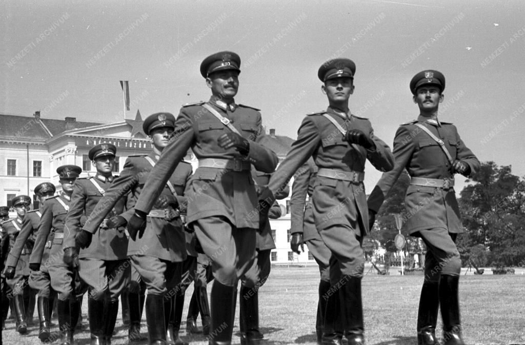 Belpolitika - Tisztavatás a Kossuth Akadémián
