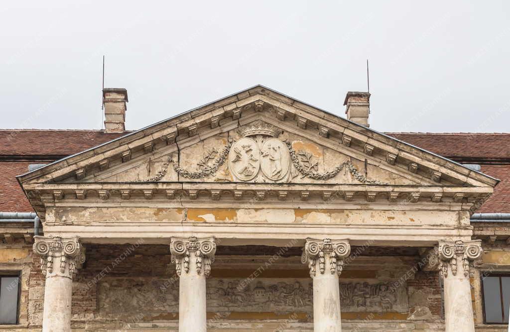 Műemlék - Lovasberény - Cziráky-kastély 