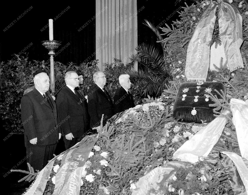 Temetés - Károlyi Mihály búcsúztatása
