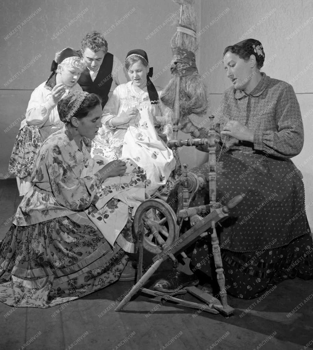 Életkép - Kultúra - Téli esték Miskén