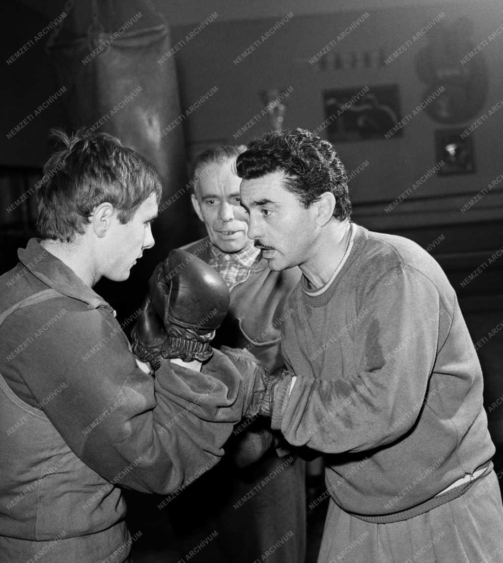 Sportoktatás - Ökölvívás - Papp László fiatalokat edz