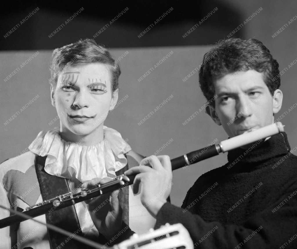 16-46: A Színház-és Filmművészeti Főiskola Stúdiószínháza bemutatta Gabriel Cousin: „Fekete opera” című musicaljét