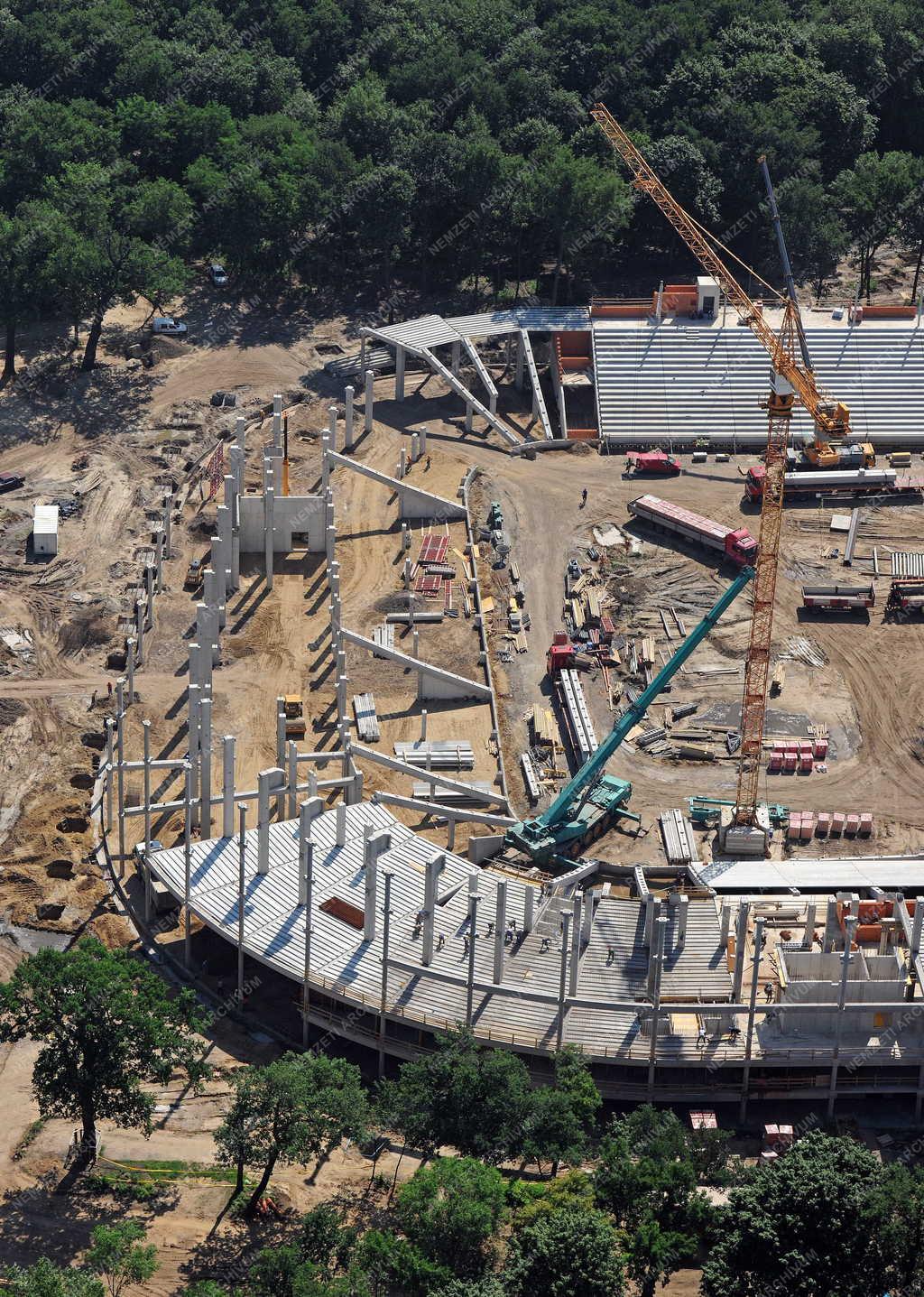 Sportlétesítmény - Debrecen - Épül a Nagyerdei Stadion 