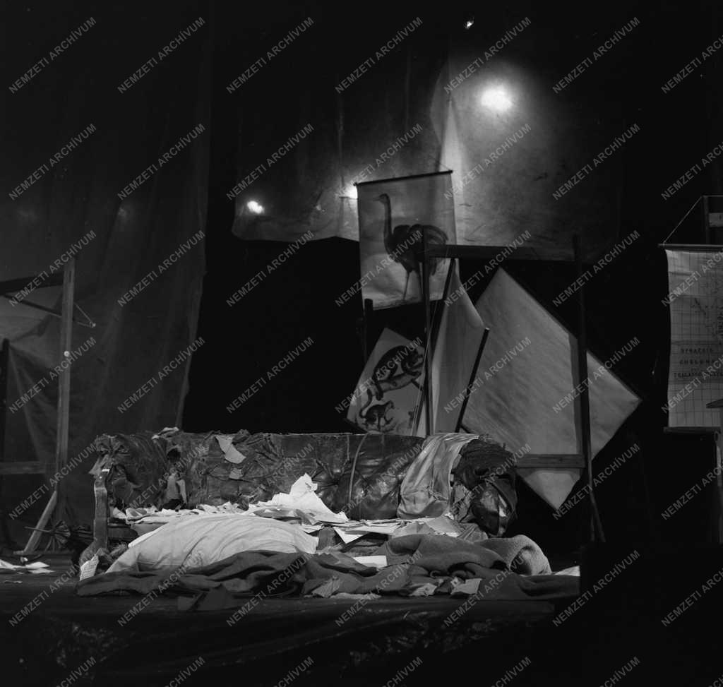 Kultúra -  Anton Pavlovics Csehov: Platonov című darabja a Pesti Színház színpadán