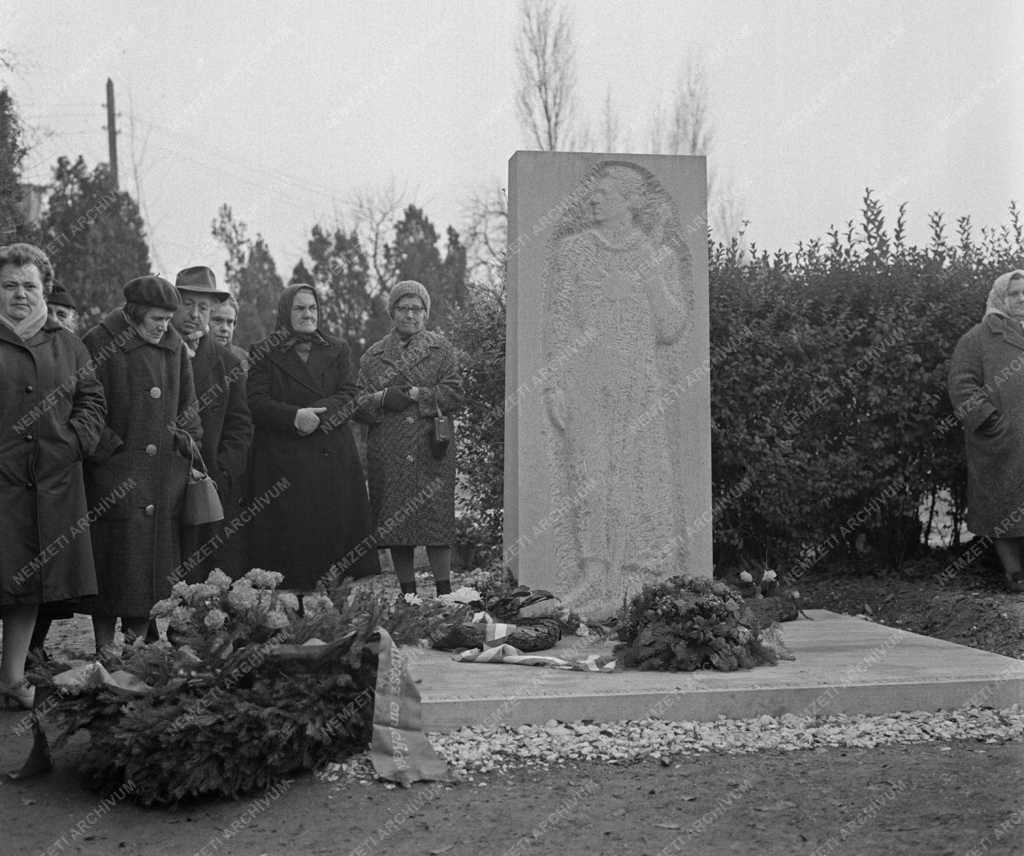 Kultúra - Székely Mihály operaénekes síremlékének leleplezése
