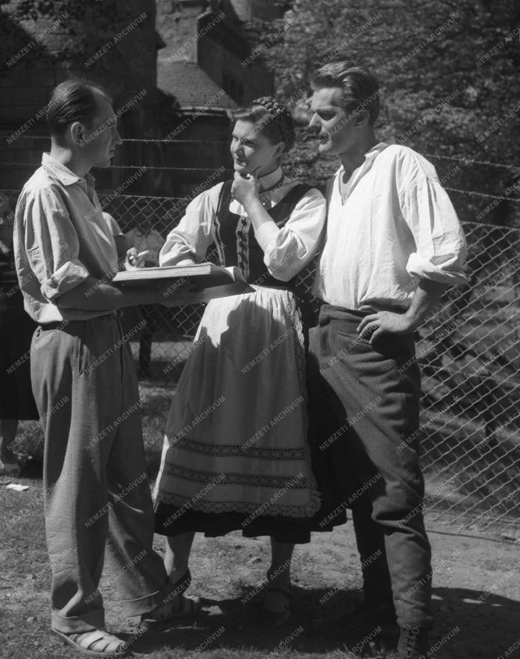 Kultúra - Filmművészet - Bakaruhában